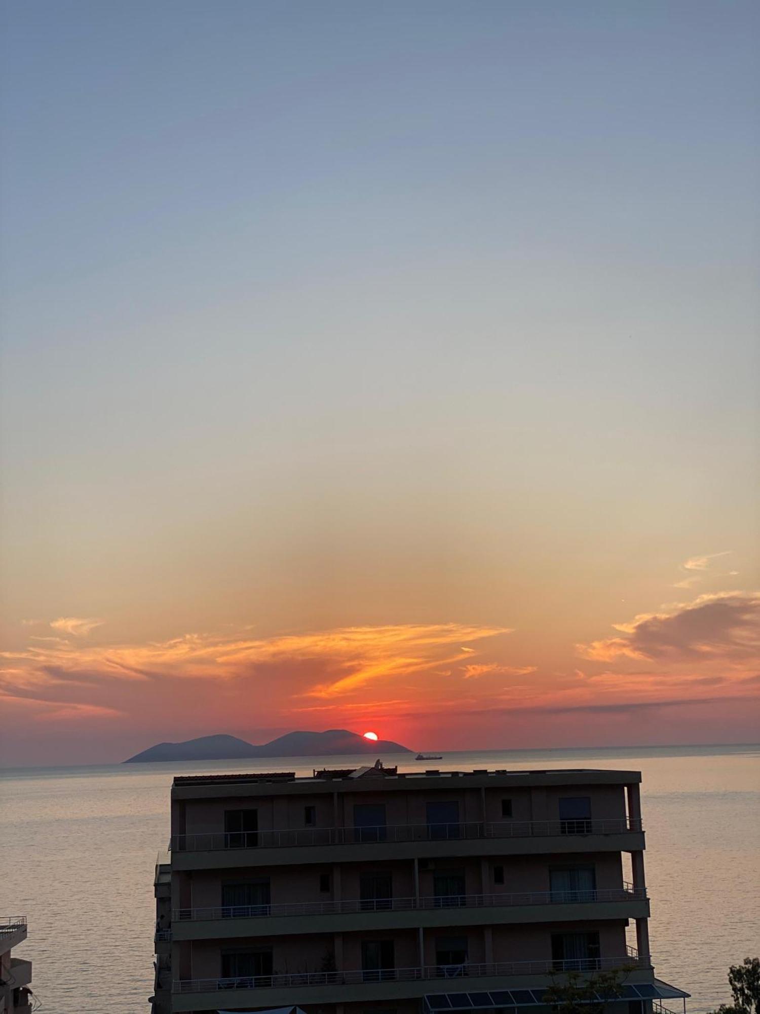 Sea View Apartment Влёра Экстерьер фото